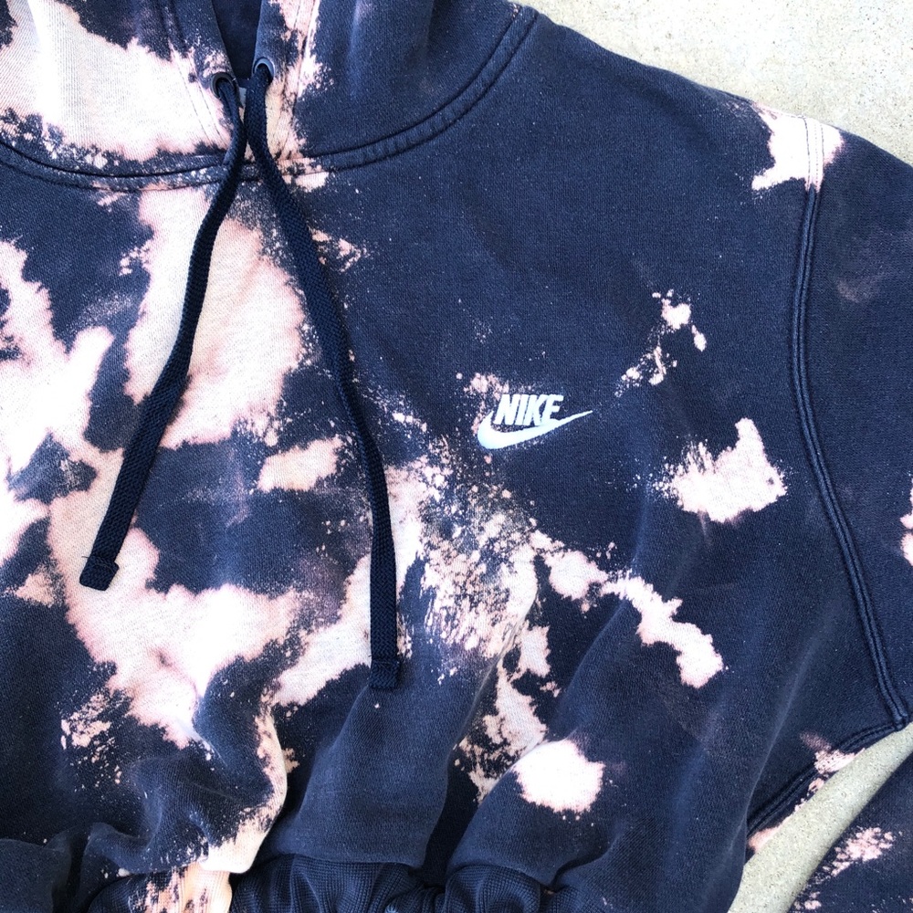 Nike| Cropped Hoodie - Picture 2 of 5